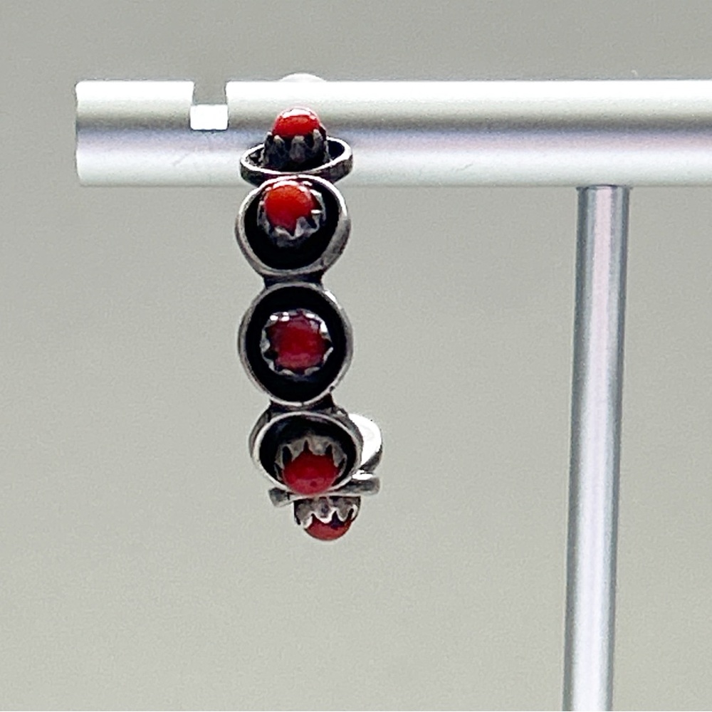Vintage Southwestern Snake Eye Coral Sterling Silver C Hoop Earrings - Picture 6 of 11